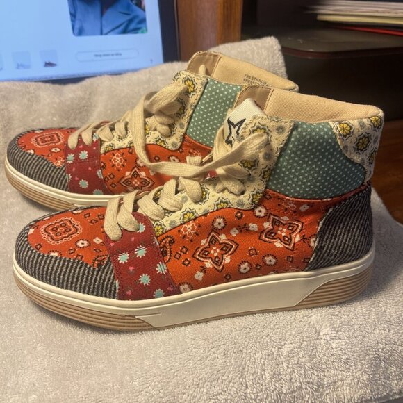 Steve Madden High Top Sneakers Womens 7 Patchwork Floral Freethrow - Picture 1 of 10